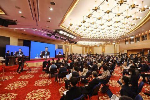 李克強(qiáng)：今年政府支出更多向民生領(lǐng)域傾斜，特別是義務(wù)教育和基本醫(yī)療